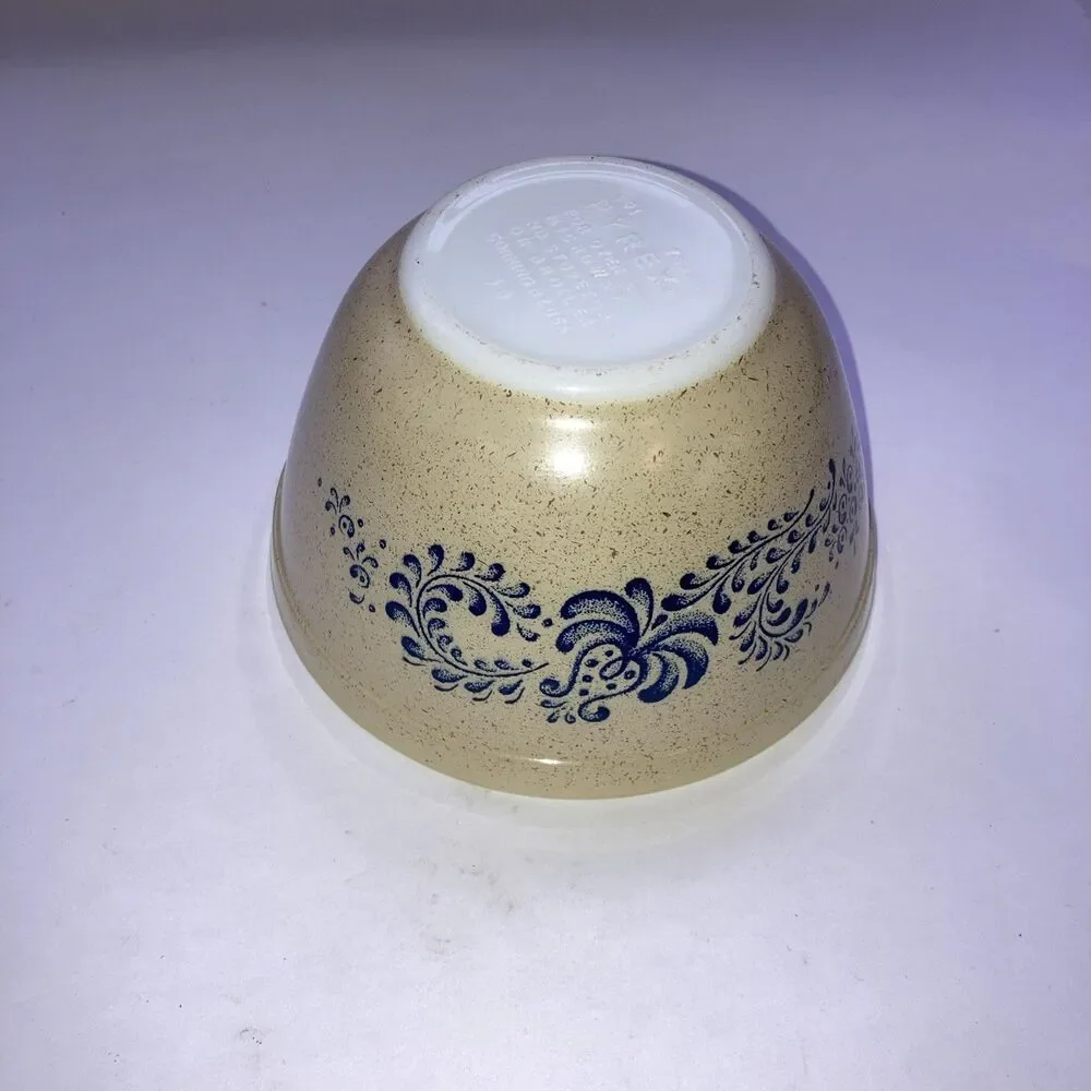 Vintage 70s Pyrex Homestead #401 Mixing Bowl 6in - 1.5 pt Tan w/ Blue Speckle